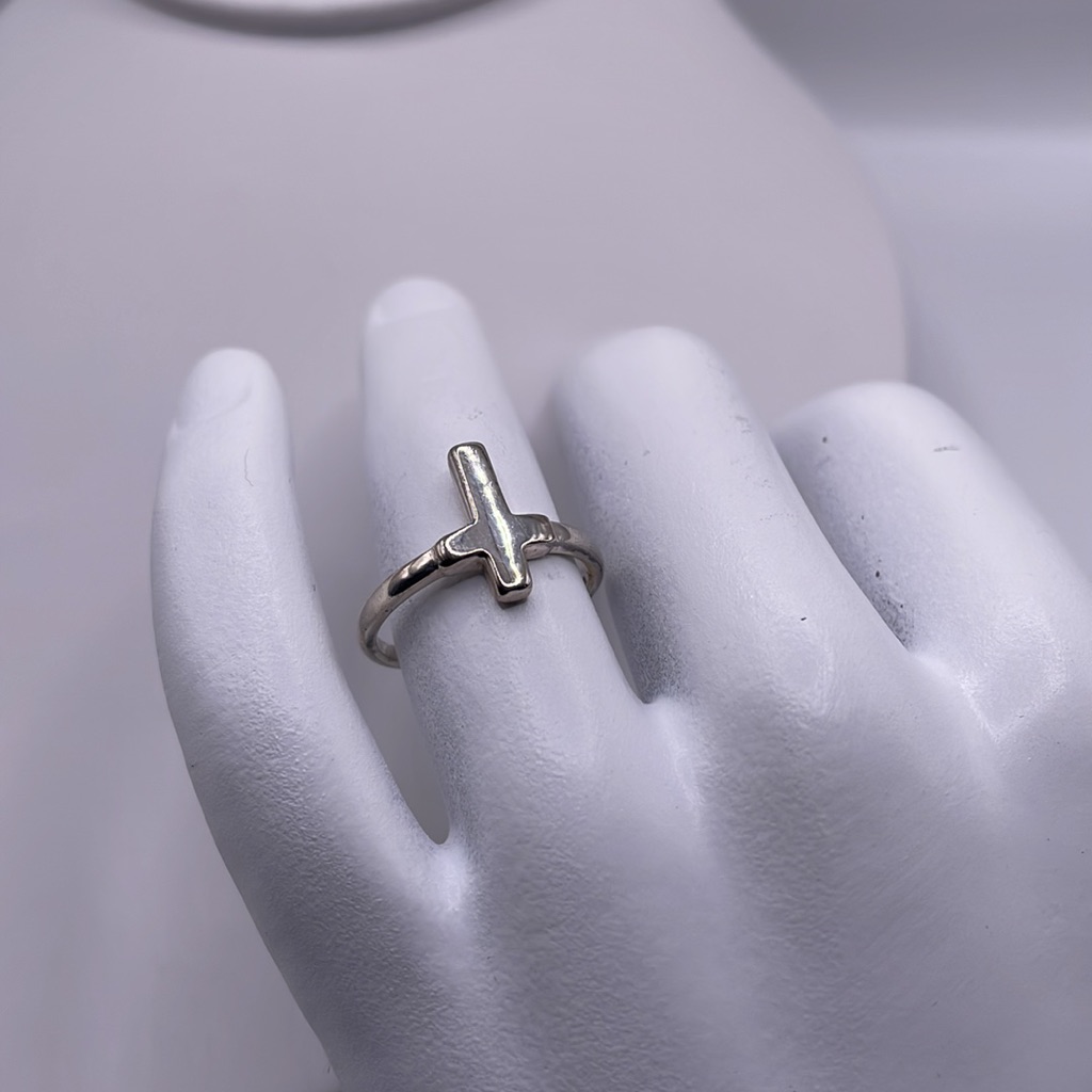 Side Ways Cross Ring